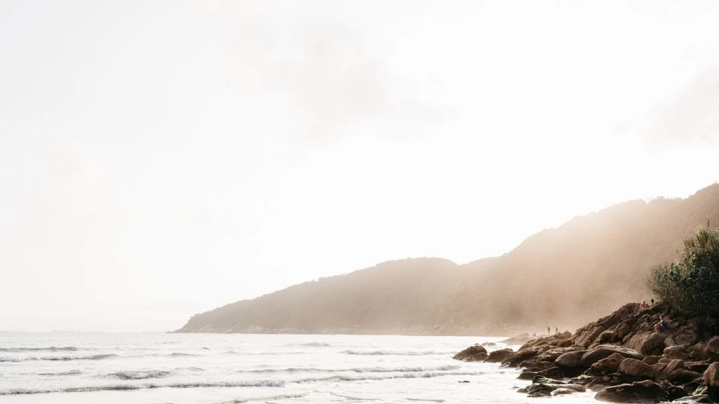 Misty morning coastal wedding table on a Portuguese cliffside